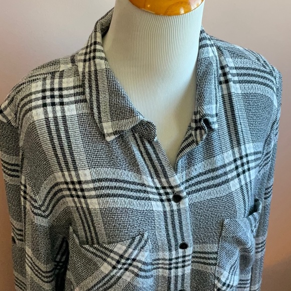 Bella Dahl Button Down Blouse - Picture 7 of 9